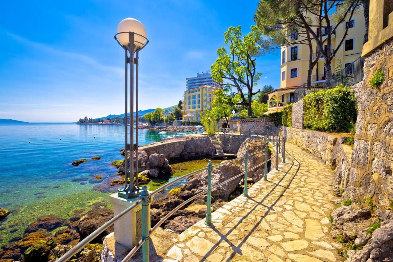 Apartment Belvedere With Seaview Rijeka Exterior foto